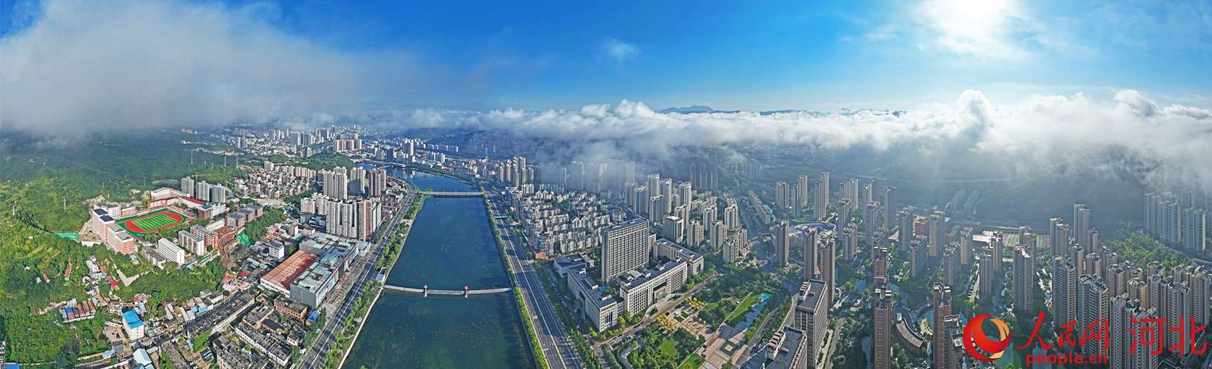 俯瞰承德市區(qū)圖。人民網(wǎng)記者 周博攝