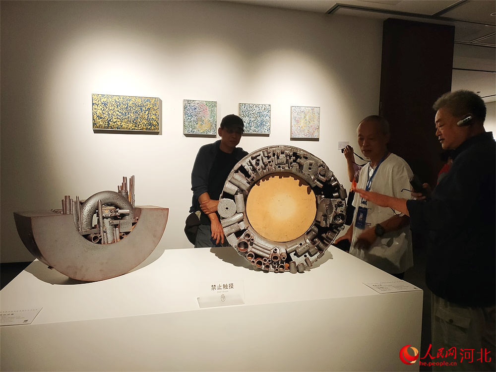 陶瓷藝術作品《盾構印象》。人民網記者 楊文娟攝