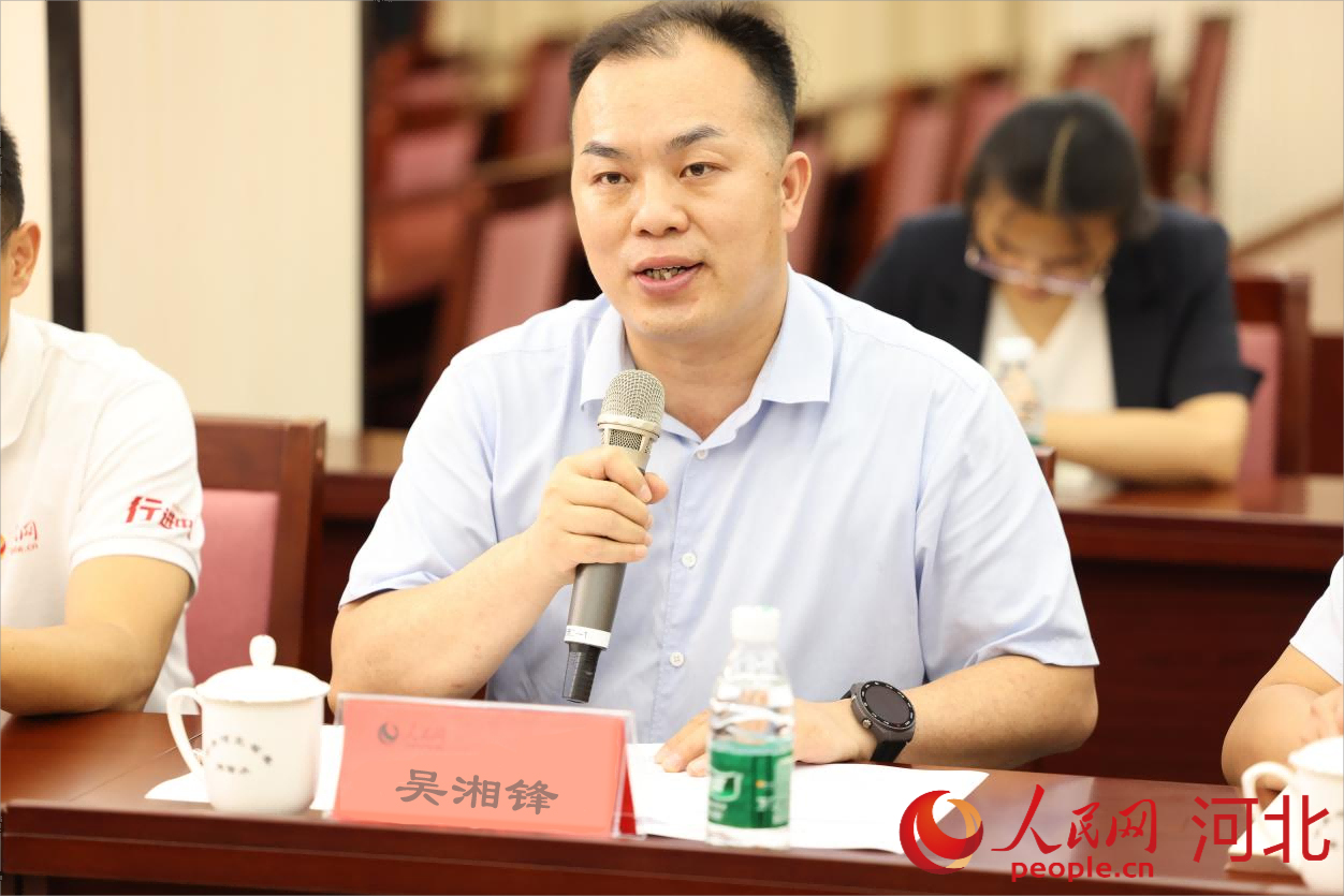 共青團(tuán)河北省委副書記、河北省少工委常務(wù)副主任吳湘鋒致辭。人民網(wǎng)記者 周博攝