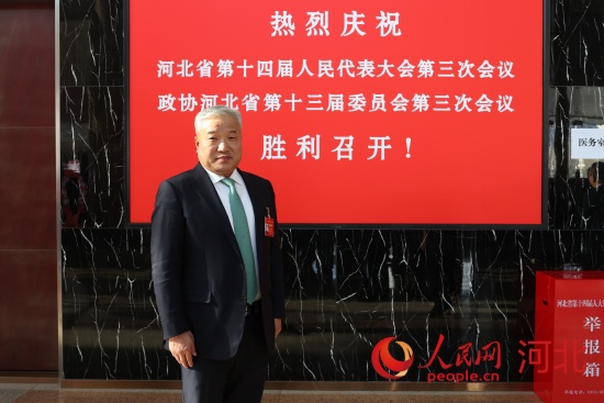 河北省人大代表、河北瑞兆激光再制造技術(shù)股份有限公司董事長(zhǎng)韓宏升接受采訪。人民網(wǎng)記者 李兆民攝